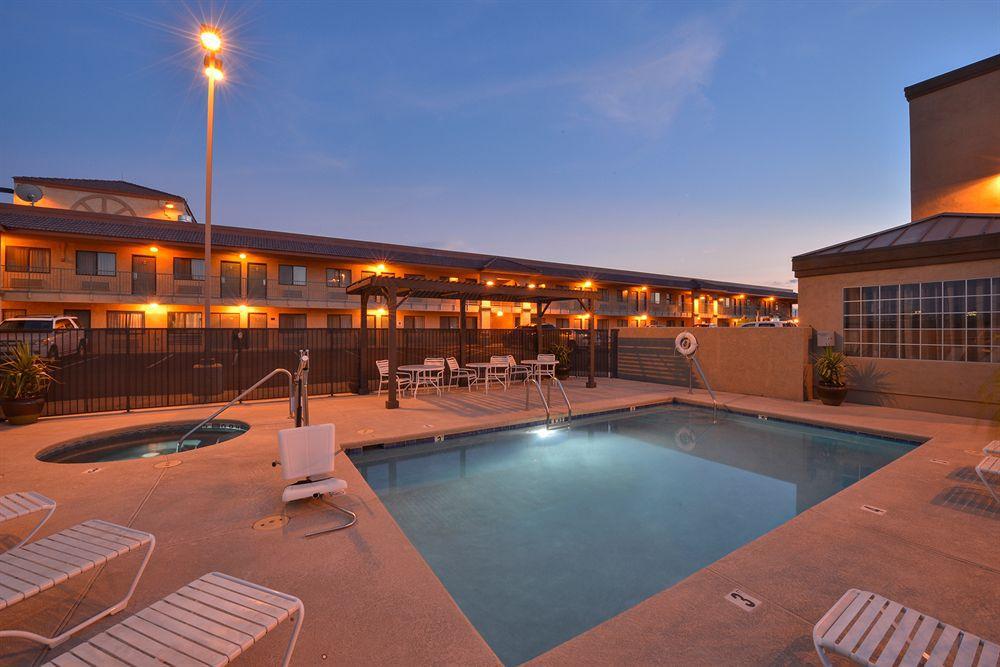 Western Gold Poppy Hotel Cortaro
